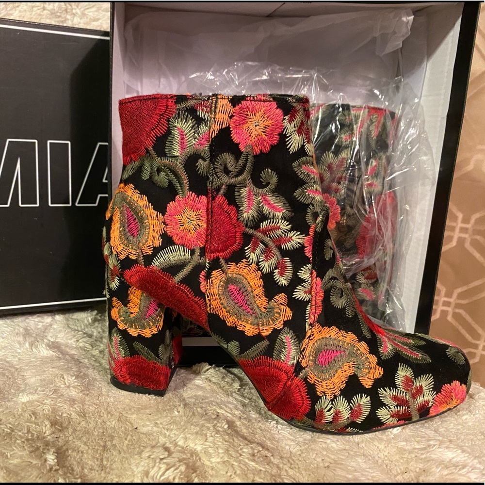 Mia tapestry booties